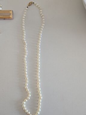 10. Pearl necklace smaller pearls